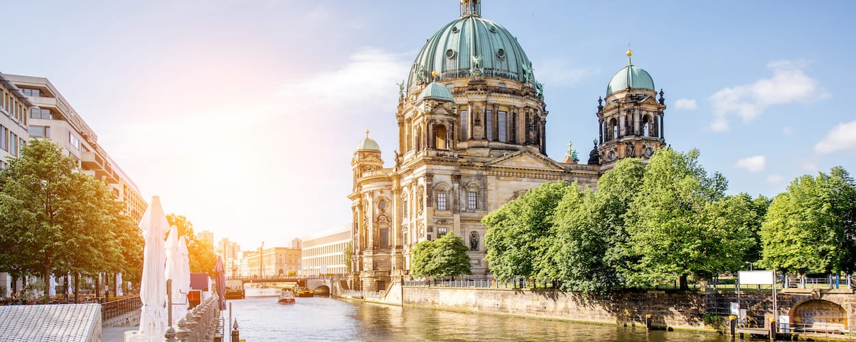 1H Spreefahrt Berlin Blick auf den Berliner Dom 1250x500