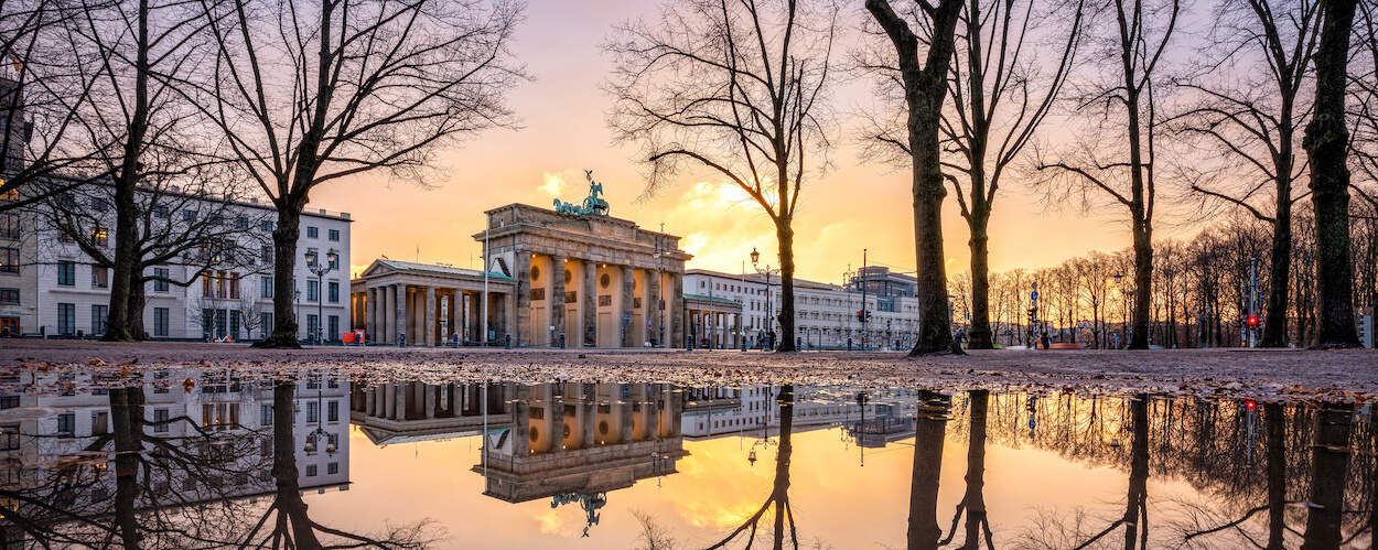 Abendliche Stadtrundfahrt im Bus Berlin Brandenburger Tor 1250x500