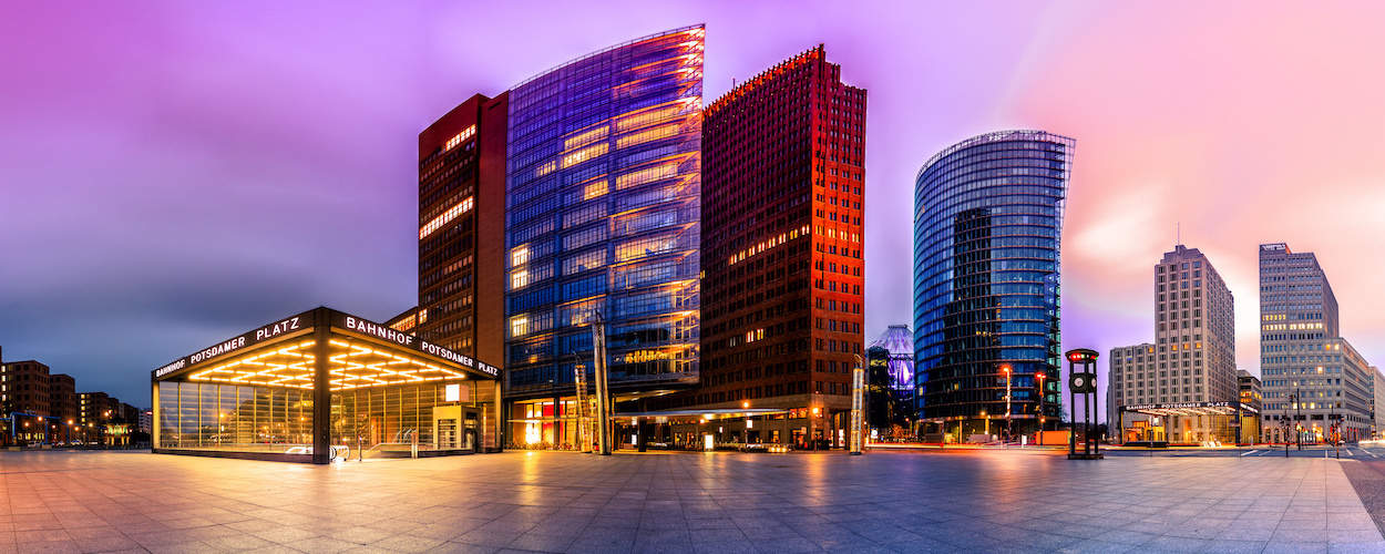 Abendliche Stadtrundfahrt im Bus Berlin Potsdamer Platz 1250x500