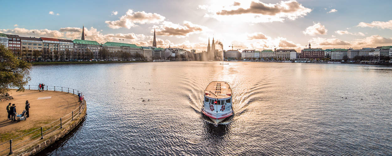 Alsterrundfahrt Alstertouristik 1250x500 Binnenalster