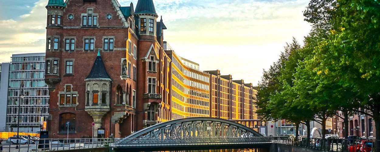 Speicherstadt Hafencity Fuehrung Hamburg Wasserschloss 1250x500